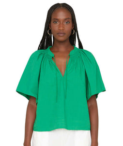 Xirena is known for classic styles that are crafted in the most comfortable fabrics, like the Becca blouse. Cut from lightweight cotton, the relaxed silhouette is finished with a tie neckline for a refined feel. Complement the cheery clover green hue with printed pants for a fresh new look.